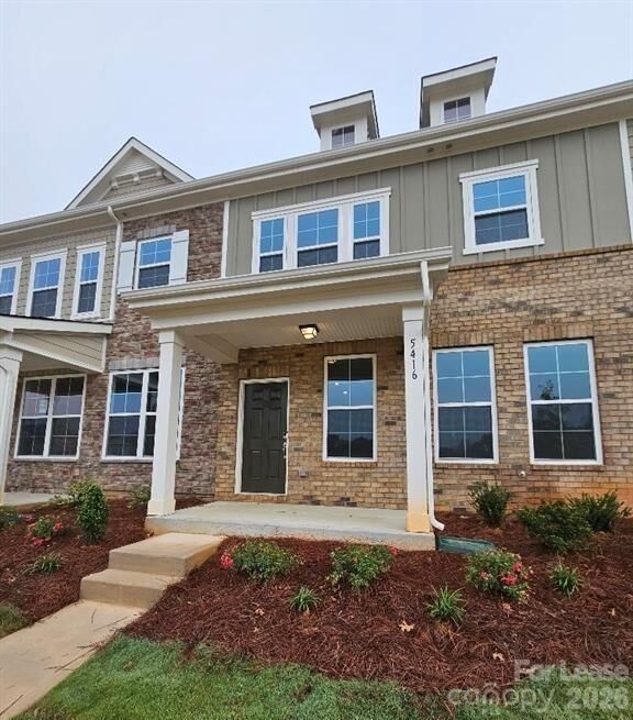 Property Photo:  5416 Kinsbridge Drive  NC 28227 