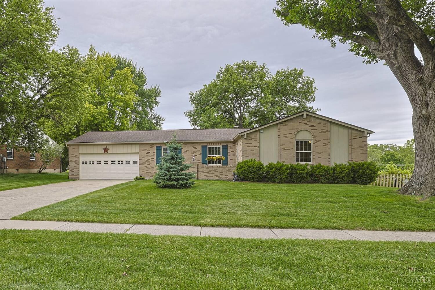Property Photo:  2061 Edinburg Lane  OH 45014 