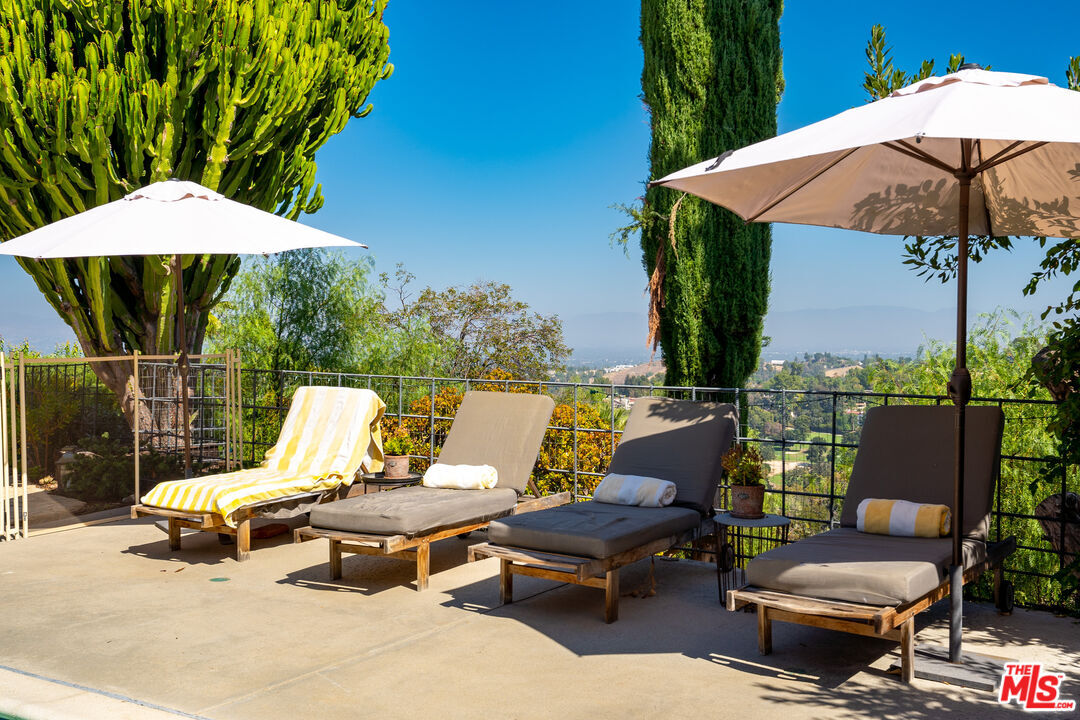 Property Photo:  4530 San Blas Ave  CA 91364 