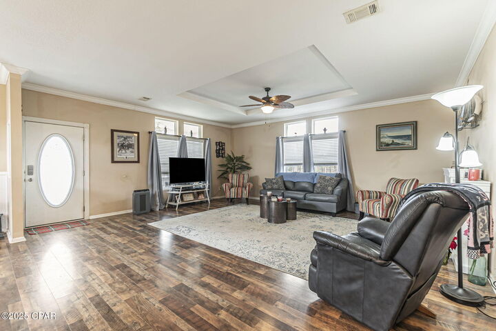 Property Photo: 1180 Chattahoochee Avenue FL 32420