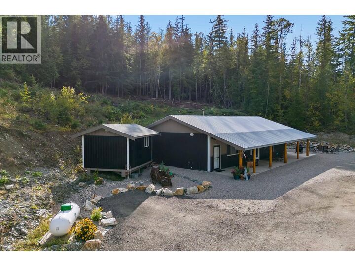 Property Photo: 4920 Ivy Road BC V0E 1T0
