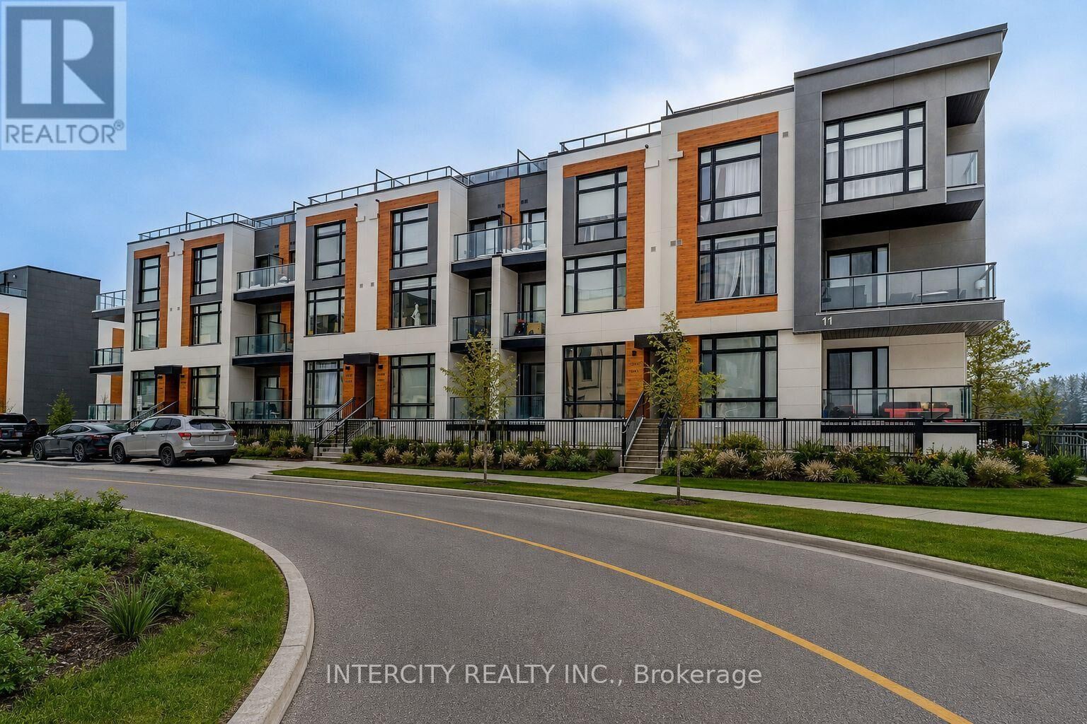 Property Photo:  11 David Eyer Road 1504  ON L4S 0N3 