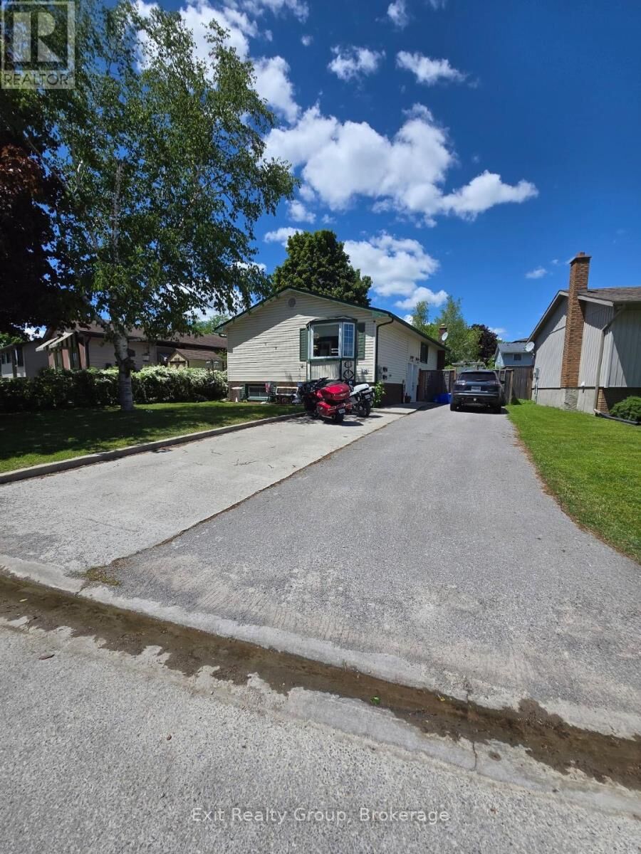 Property Photo:  116 Nicholas Street  ON K8V 6B2 