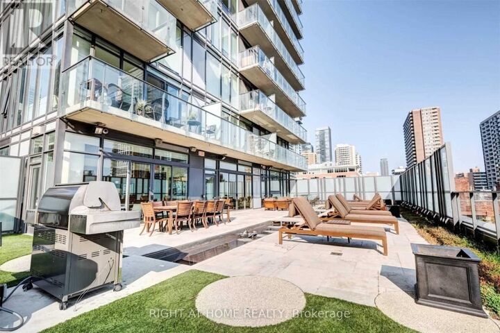 Property Photo:  75 St Nicholas Street 1802  ON M4Y 0A5 