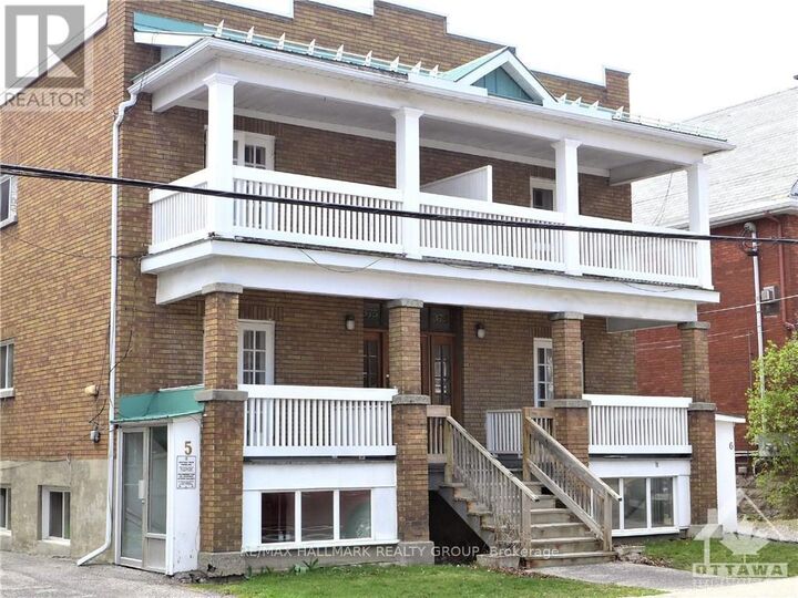 Property Photo: 375 Mackay Street 2 ON K1M 2C3