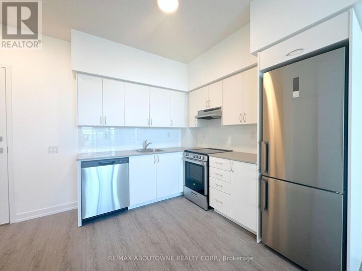 Property Photo:  2 River Plate Street 1001  ON L1S 0G6 