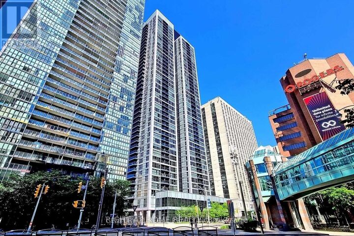 Property Photo:  28 Ted Rogers Way 2911  ON M4Y 2J4 