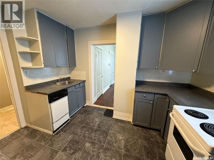 Property Photo:  485 12th Street E  SK S6V 1C3 