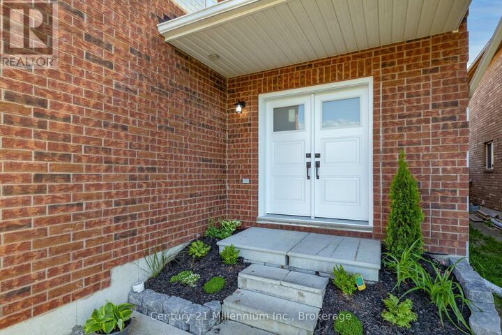 Property Photo:  25 William Paddison Drive  ON L4M 0G3 
