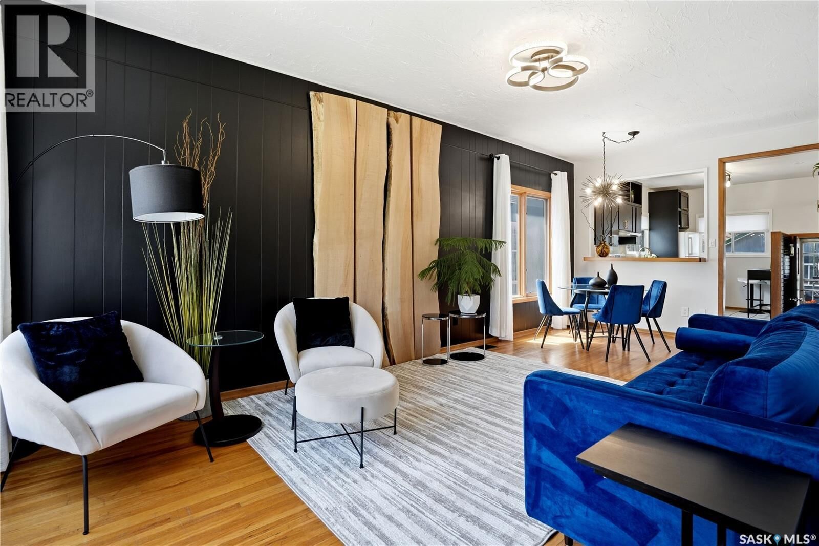 Photo de la propriété:  3136 Robinson Street  SK S4S 1V5 