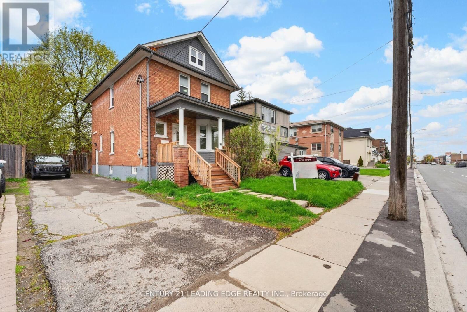 Property Photo:  90 Park Road South  ON L1J 4G9 