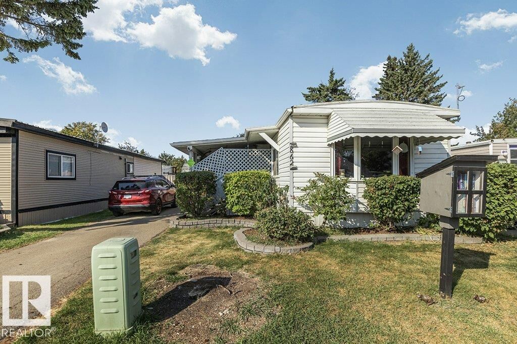 Property Photo:  862 West Coast Bay NW  AB T5S 1T6 