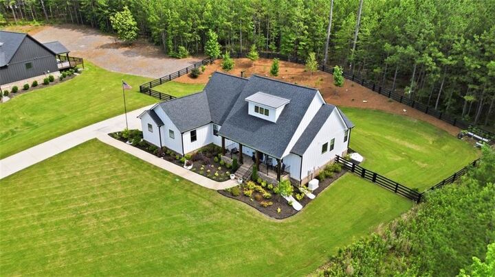 Property Photo: 499 London Road GA 30107