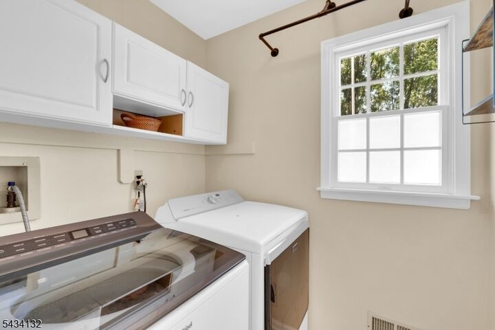 Property Photo:  7 Mitchell Ln  NJ 08809 