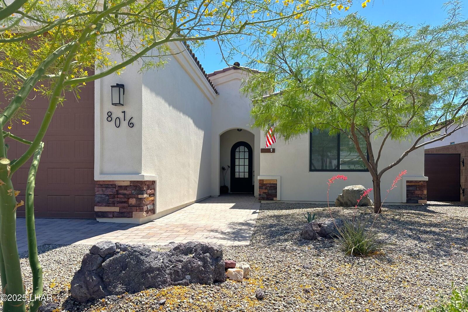 Property Photo:  8016 Corte De Las Arboles  AZ 86406 