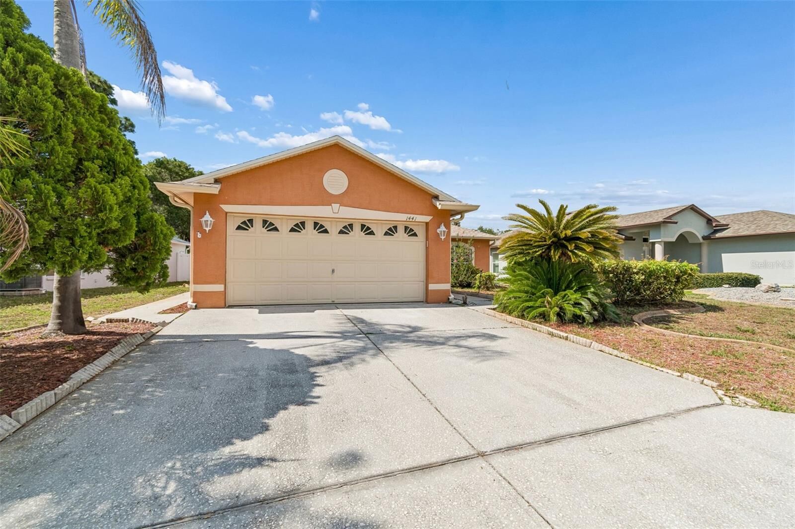 Property Photo:  1441 Watermill Circle  FL 34689 