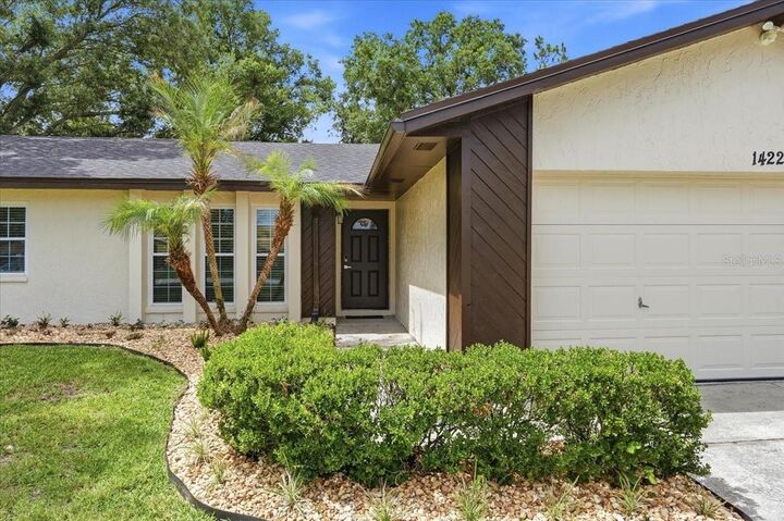 Property Photo:  1422 Periwinkle Court  FL 33811 