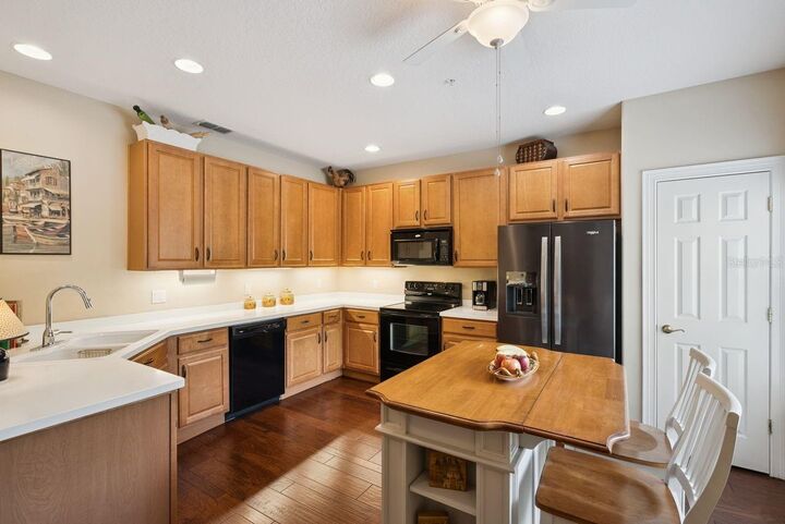 Property Photo: 6869 Piazza Street FL 32819