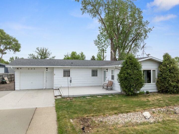 Property Photo: 204 2nd St NE ND 58785
