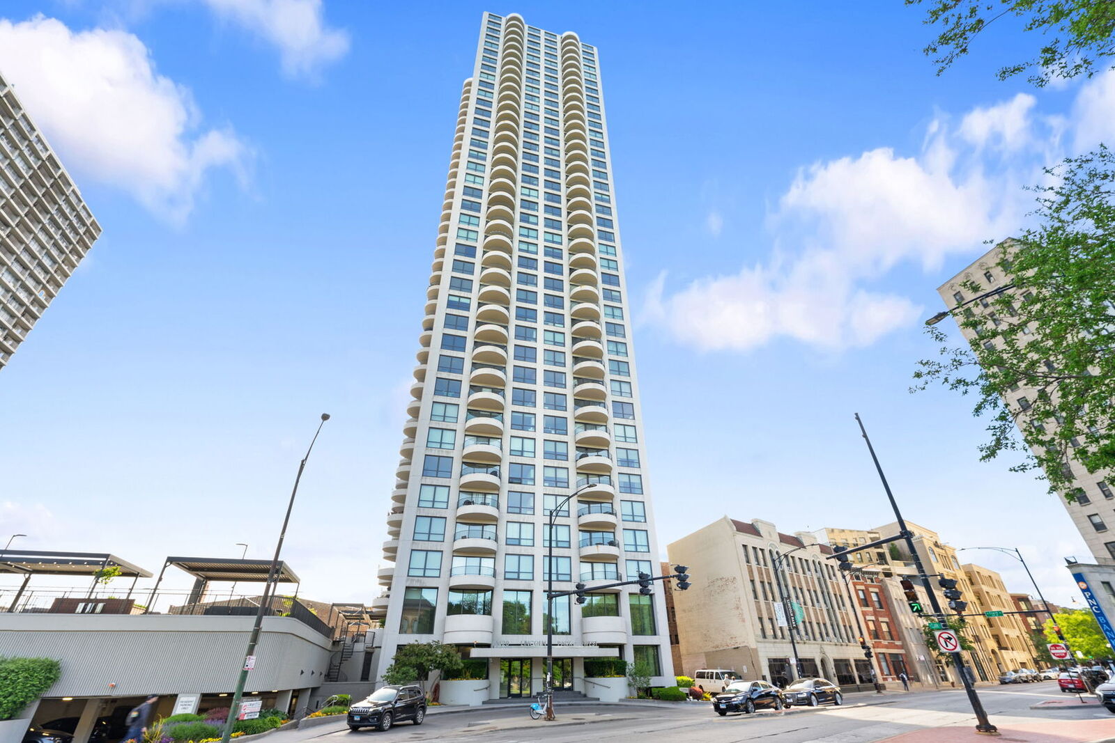 Property Photo: 2020 N Lincoln Park West 18C IL 60614