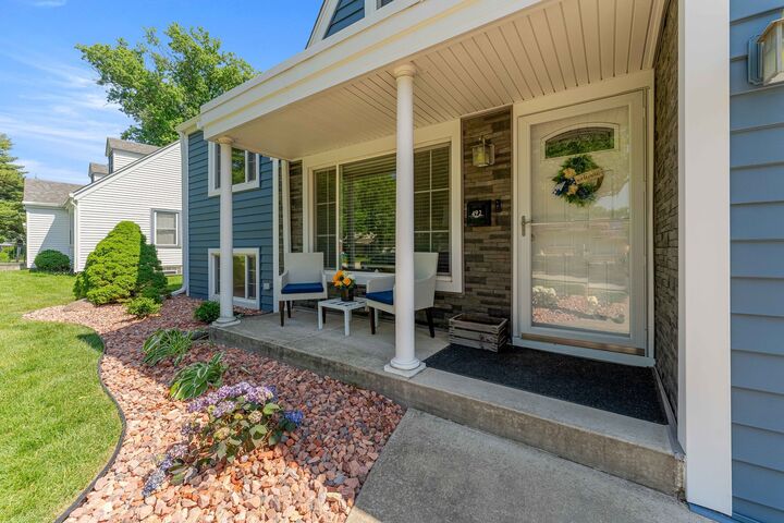 Property Photo:  492 W Avery Street  IL 60126 