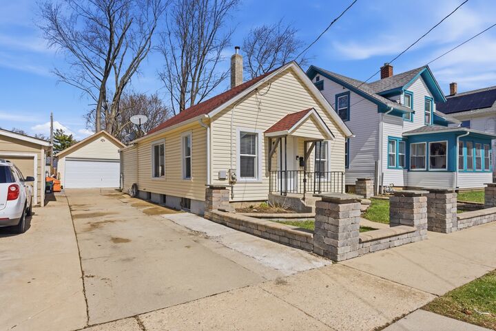 Property Photo: 810 Superior Street IL 60505