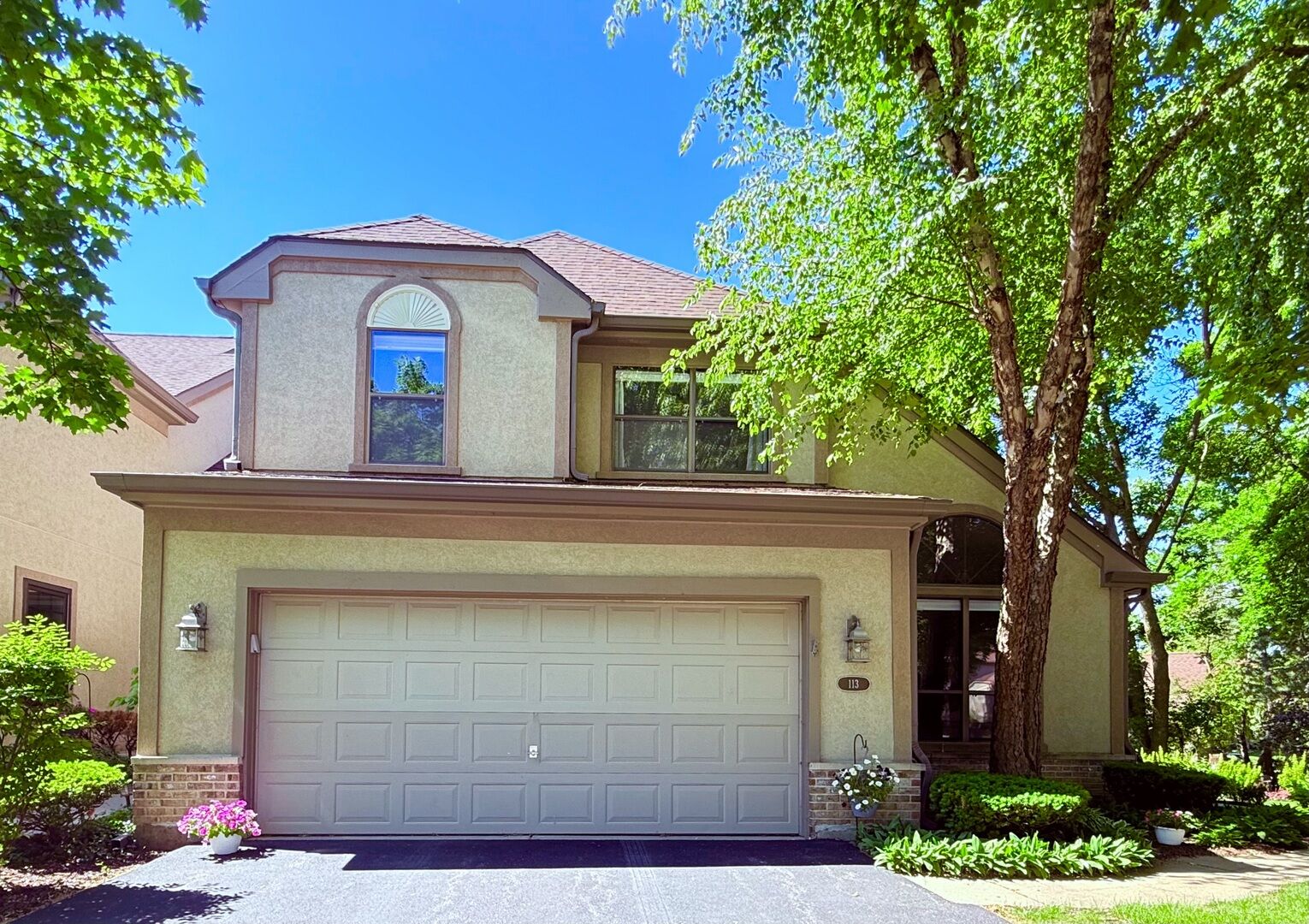 Property Photo:  113 Chatsworth Circle  IL 60194 