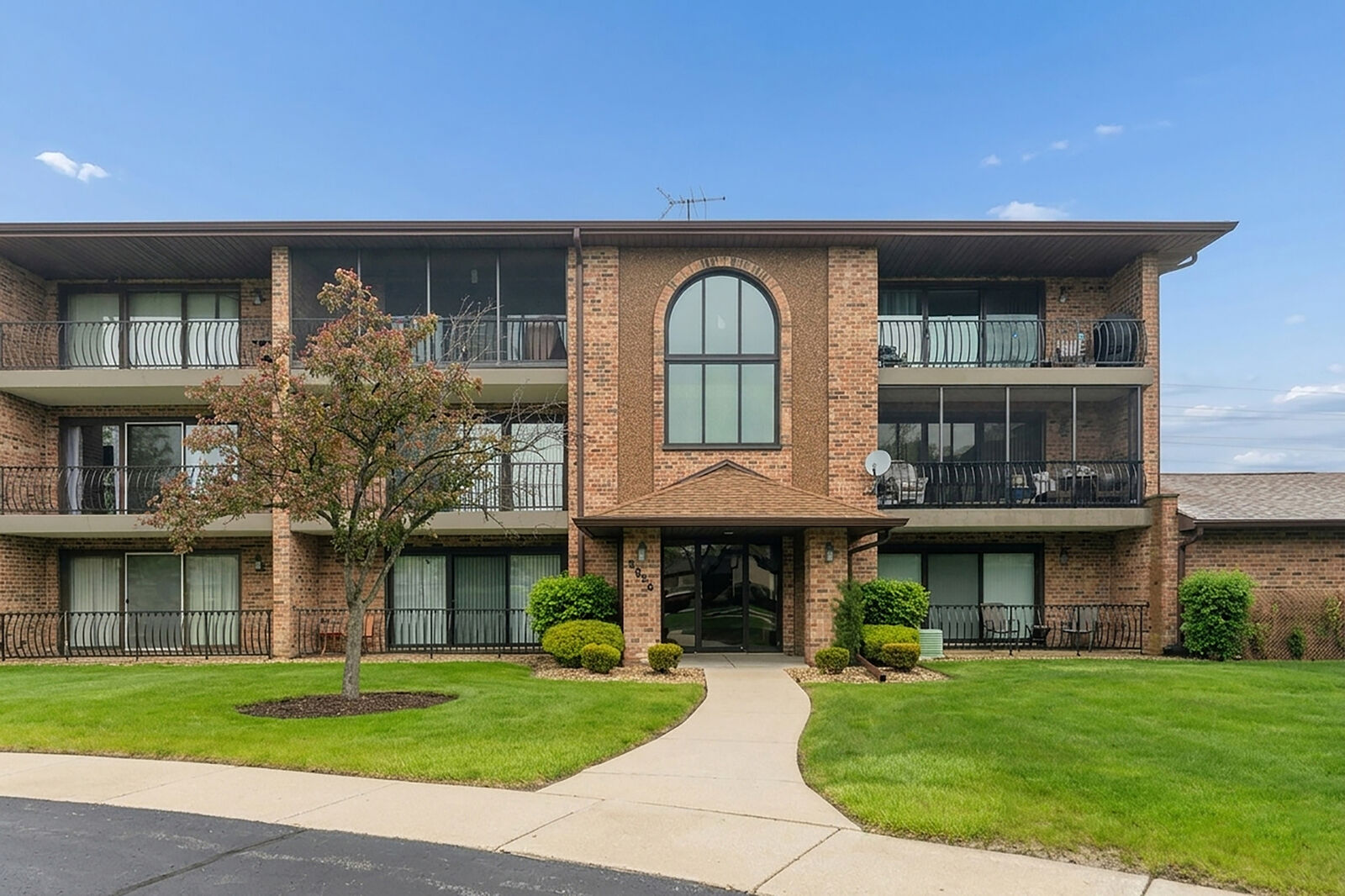 Property Photo: 8826 W 140th Street 206 IL 60462