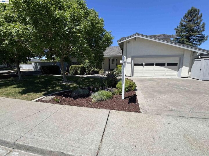 Property Photo:  2163 Mercury Rd  CA 94550 