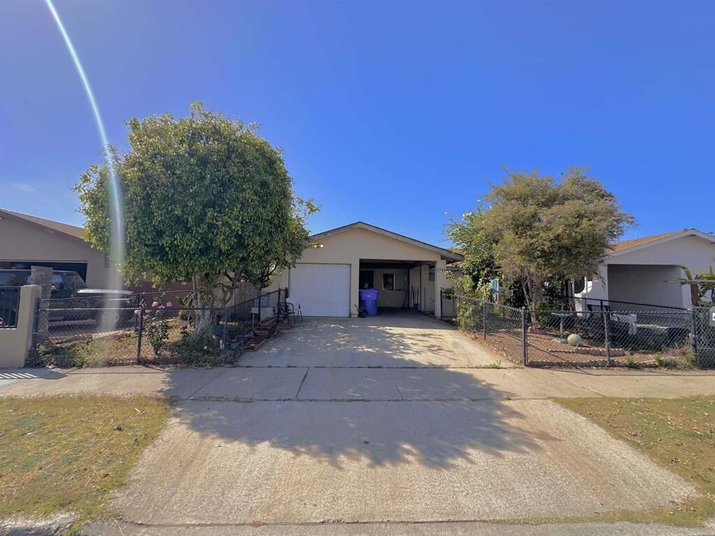 Property Photo: 4750 Calle Estrella CA 92057