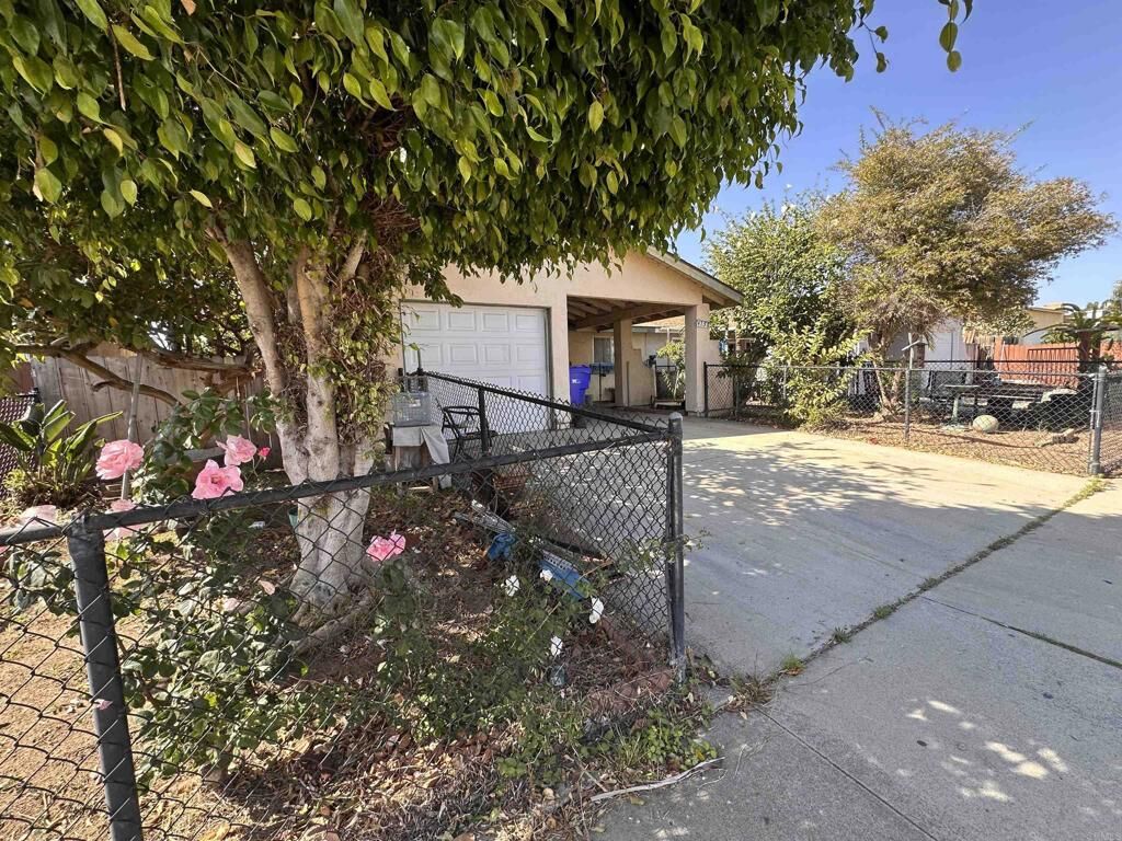 Property Photo:  4750 Calle Estrella  CA 92057 