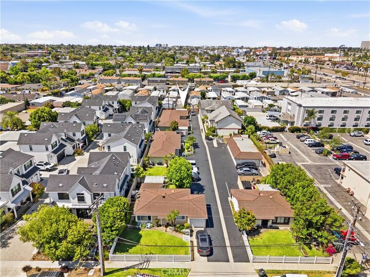 Property Photo:  131 E 21st Street  CA 92627 