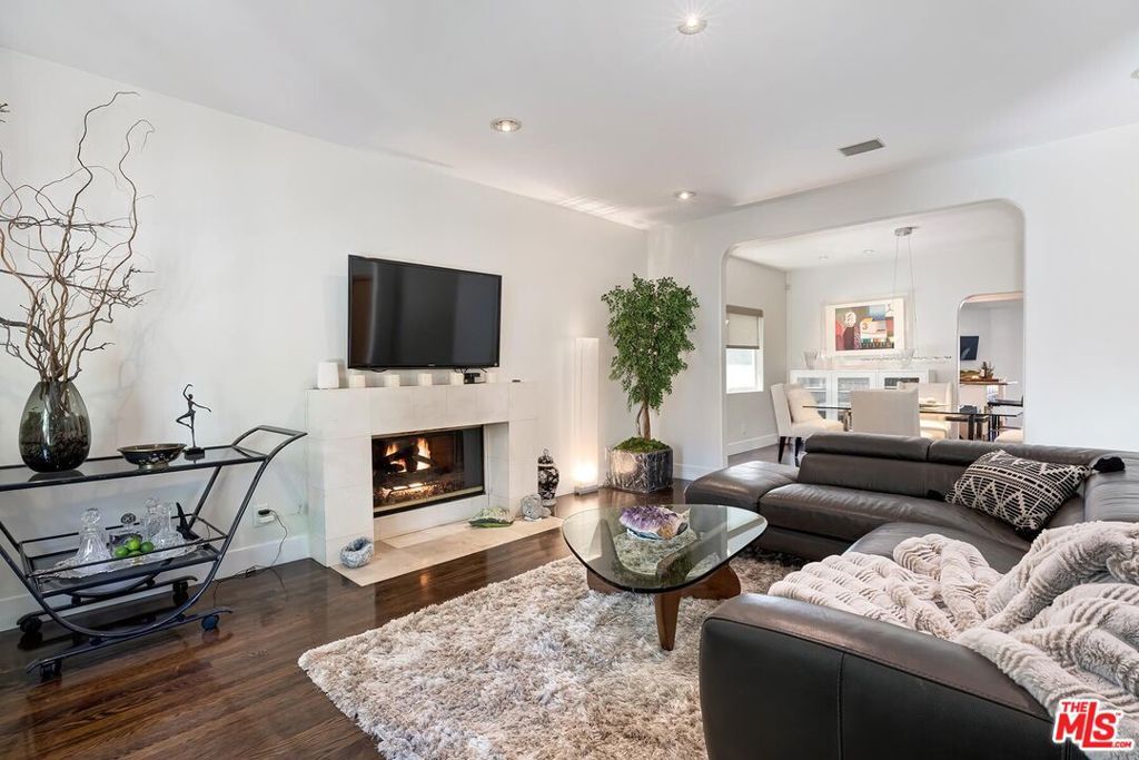 Property Photo:  453 N Alfred Street  CA 90048 