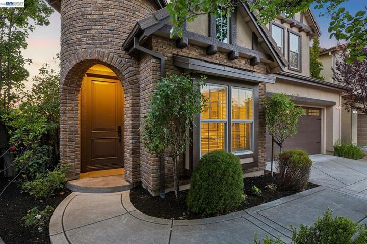 Property Photo:  122 Paddington Ct  CA 94582 