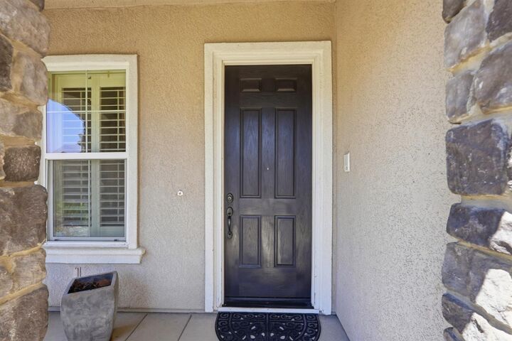 Property Photo:  6813 Vilamoura Way  CA 95757 