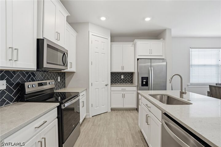 Property Photo: 28009 Seasons Tide Avenue FL 34135