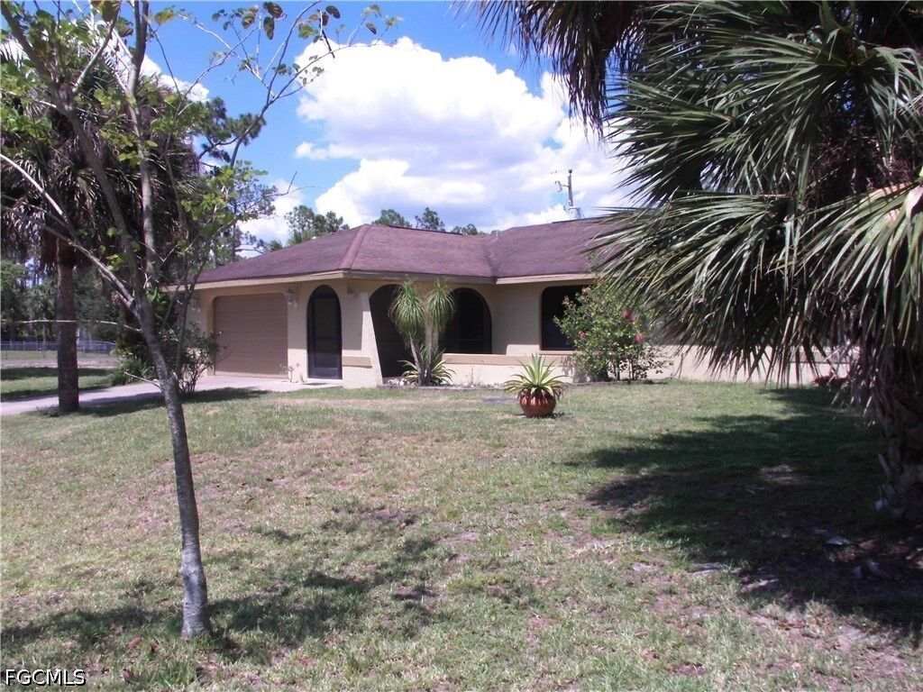 Property Photo:  426 Hamilton Avenue  FL 33972 