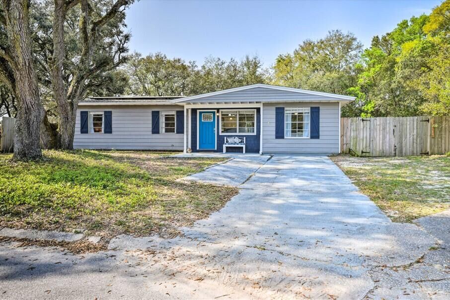 Property Photo:  4 Spencer Court  FL 32547 