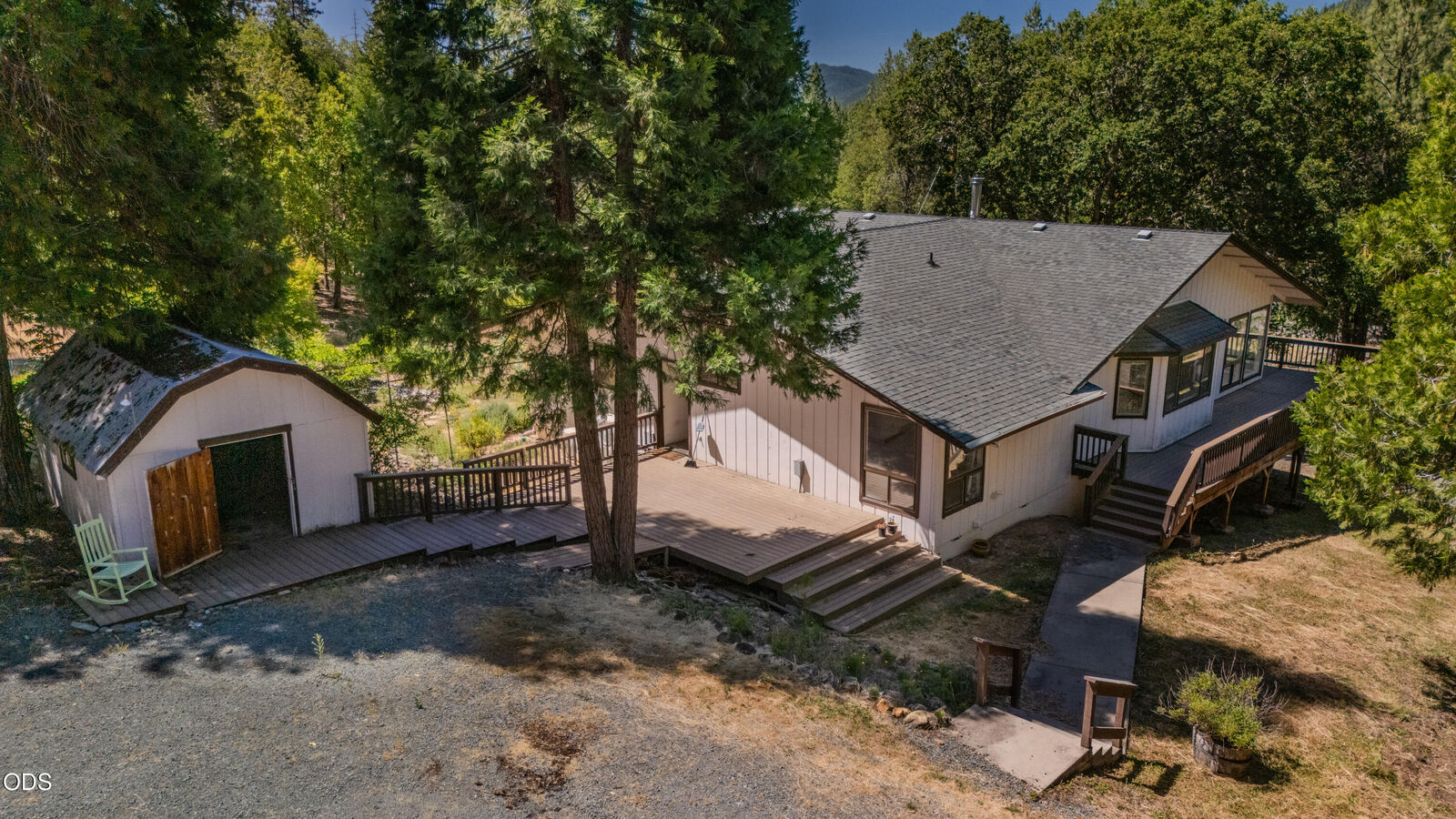 Property Photo: 6900 Pleasant Creek Road OR 97537
