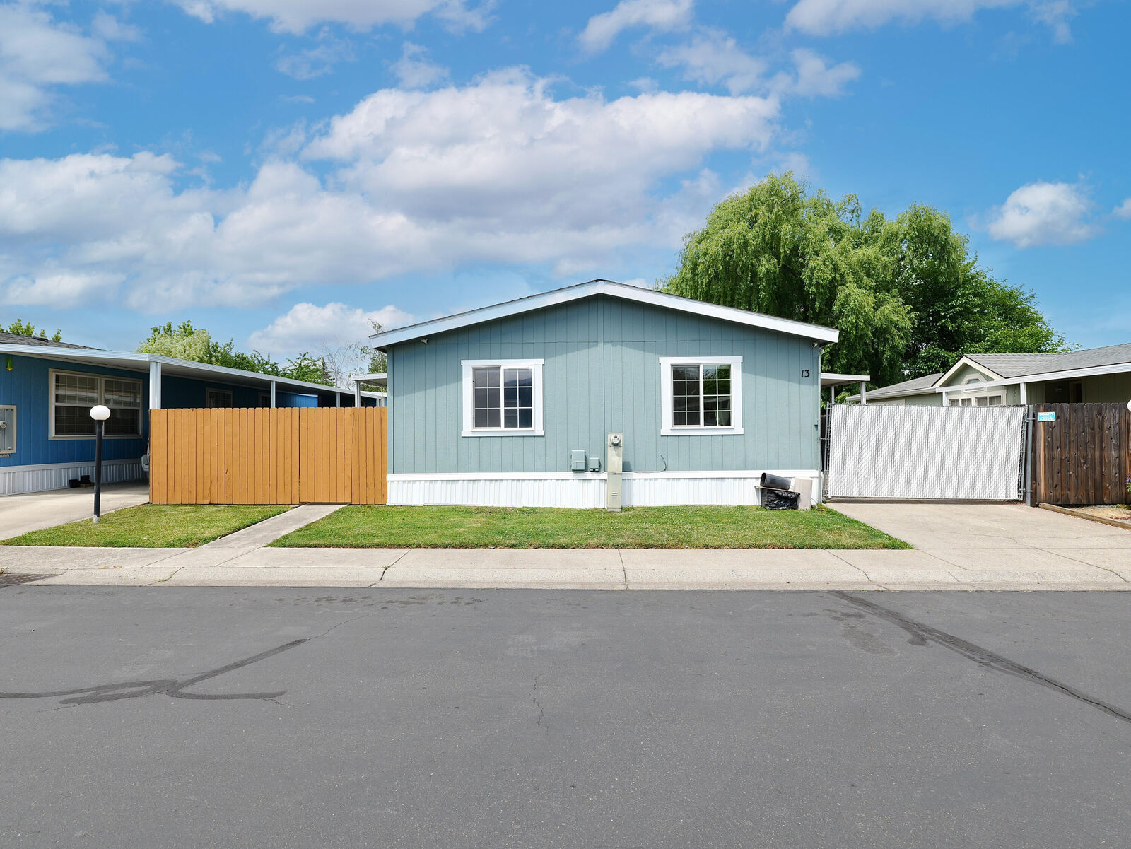Property Photo:  1570 S Peach Street # 13  OR 97501 