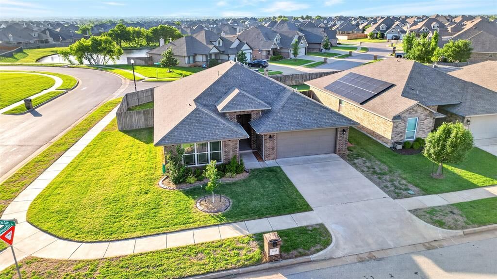 Property Photo: 3045 NW 184th Terrace OK 73012