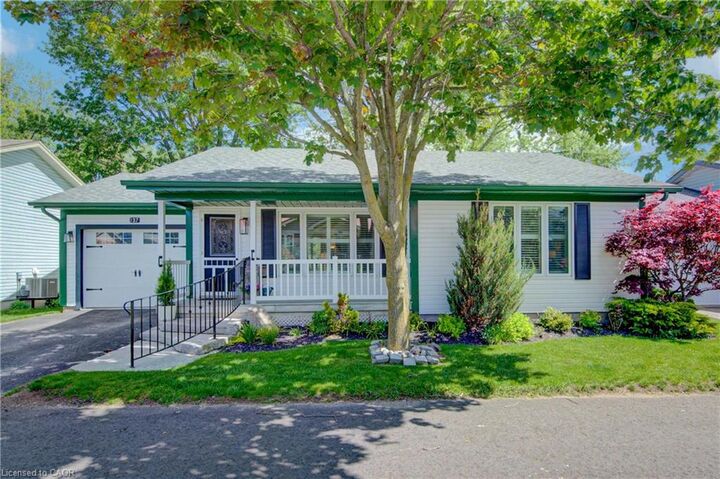 137 Wesley Crescent — photo 1