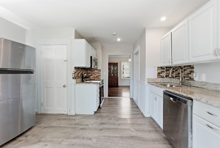 Property Photo:  68 Brooks St  MA 01606 
