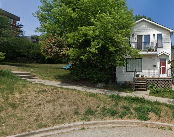 Property Photo: 404-406-408 3 Avenue NE AB T2E 0H6