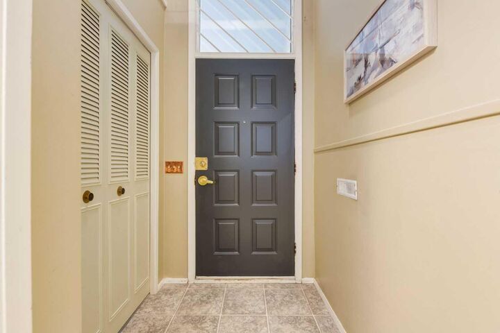 Property Photo:  3302 50 Street NW 10  AB T3A 2C6 