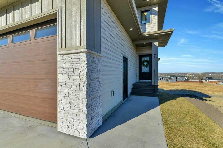 Property Photo: 7 Vincent Gate AB T4S 0V7