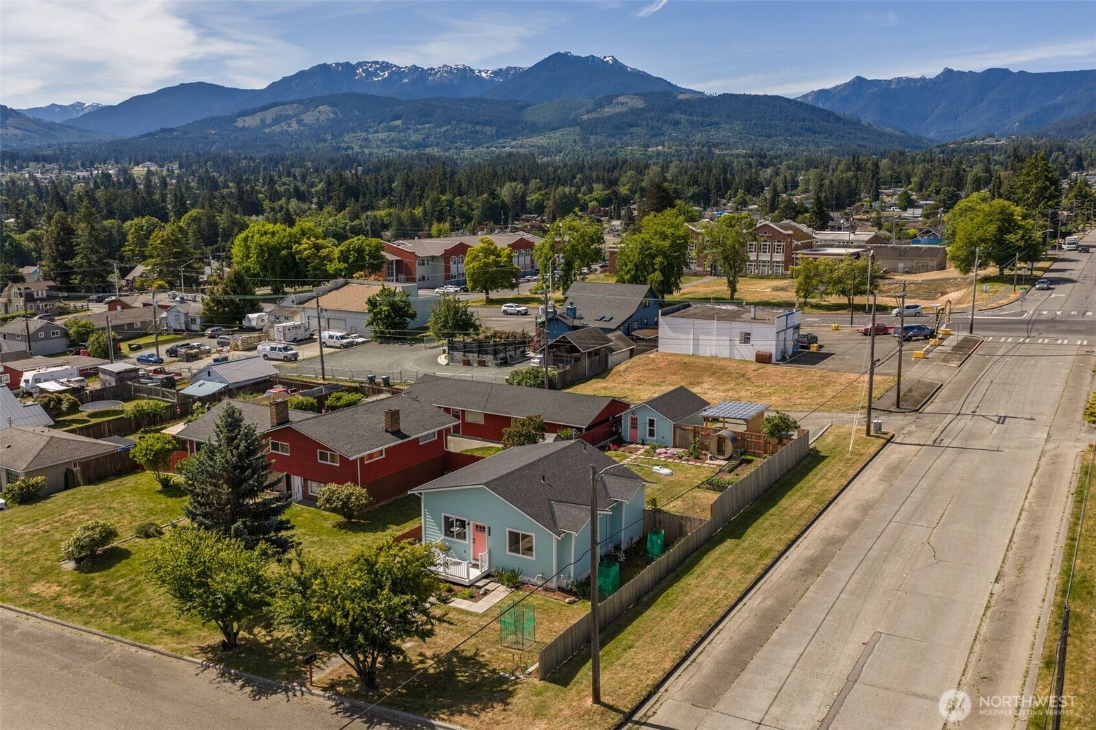 Property Photo:  940 W 7th Street  WA 98363 