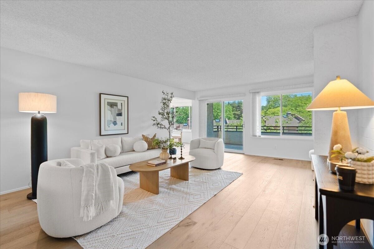 Property Photo:  10823  Glen Acres Drive S B  WA 98168 