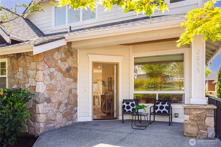Property Photo: 2055 Larchmount Drive NE WA 98029