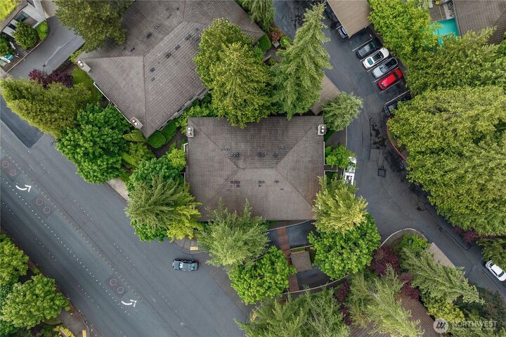 Property Photo: 1300 Bellevue Way NE 2 WA 98004